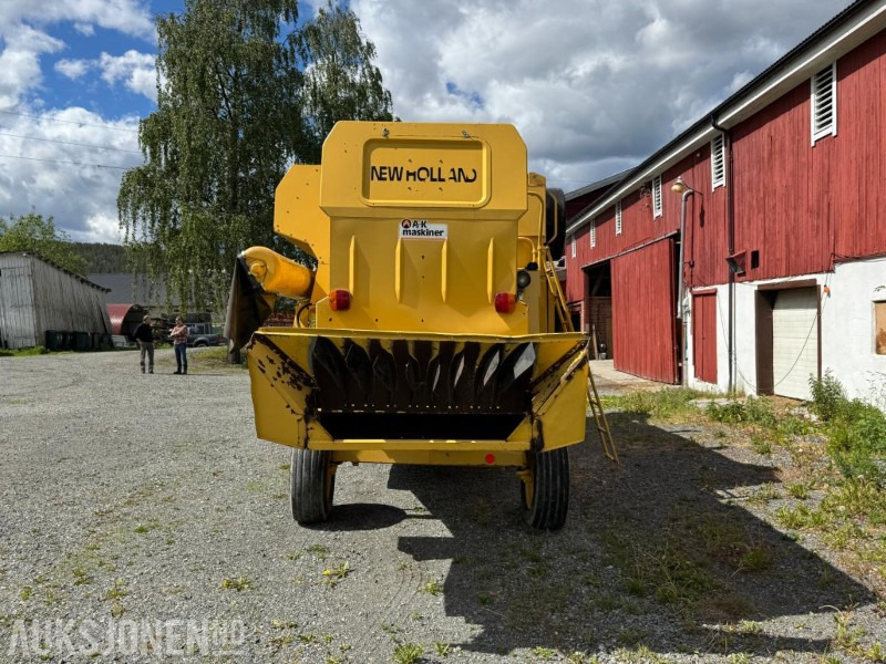 2000 New Holland TC 54 skurtresker / 12 fot skjærebord / spill indikator / 1850 timer - Зърнокомбайн: снимка 4 2000 New Holland TC 54 skurtresker / 12 fot skjærebord / spill indikator / 1850 timer - Зърнокомбайн: снимка 4