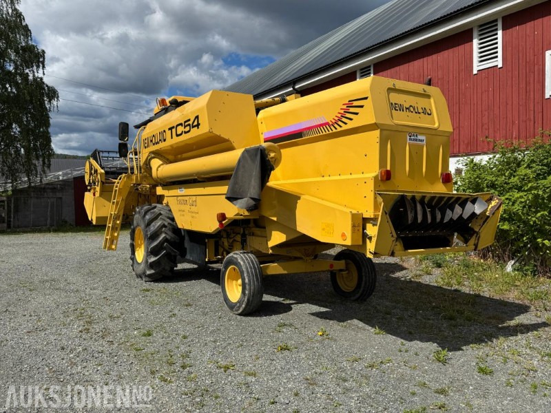 2000 New Holland TC 54 skurtresker / 12 fot skjærebord / spill indikator / 1850 timer - Зърнокомбайн: снимка 3 2000 New Holland TC 54 skurtresker / 12 fot skjærebord / spill indikator / 1850 timer - Зърнокомбайн: снимка 3