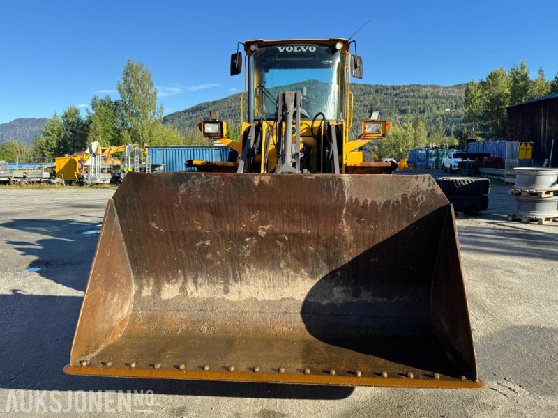 2001 Volvo L90 D hjullaster med skuffe - Колесен товарач: снимка 2 2001 Volvo L90 D hjullaster med skuffe - Колесен товарач: снимка 2