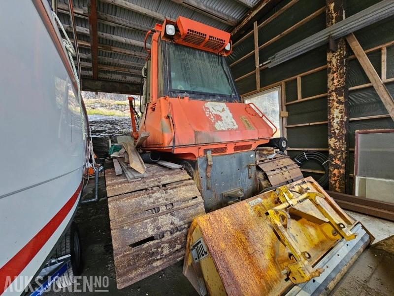 2003 New Holland D180 beltedrevet bulldoser - Строително оборудване: снимка 1 2003 New Holland D180 beltedrevet bulldoser - Строително оборудване: снимка 1