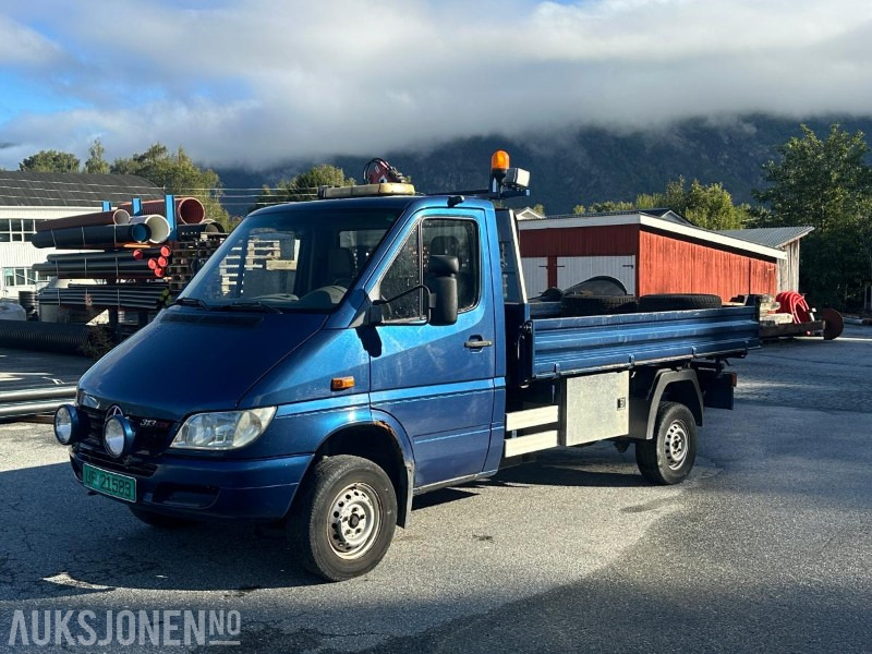 2004 Mercedes-Benz 313 CDI SPRINTER 2.1-129 D - 4X4 - Kran - Tippkasse - 173782 km - Бордови бус: снимка 1 2004 Mercedes-Benz 313 CDI SPRINTER 2.1-129 D - 4X4 - Kran - Tippkasse - 173782 km - Бордови бус: снимка 1