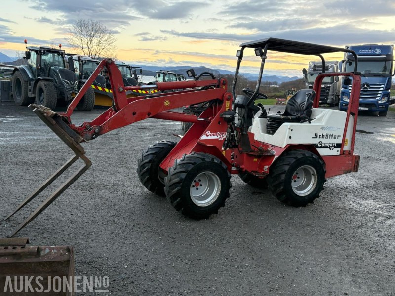 2004 Schäffer 3033S kompakt hjullaster med mye utstyr - Мини челен товарач: снимка 2 2004 Schäffer 3033S kompakt hjullaster med mye utstyr - Мини челен товарач: снимка 2