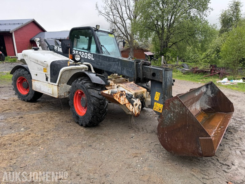 2005 Bobcat T35120SL Teleskoptruck / Teleskoplaster - 4x4x4 - avvatringssylinder - Støttelabber - Hydraulisk redskapslås - Jibb - Skuffe - 2 stk pallegafler - Телескопичен товарач: снимка 3 2005 Bobcat T35120SL Teleskoptruck / Teleskoplaster - 4x4x4 - avvatringssylinder - Støttelabber - Hydraulisk redskapslås - Jibb - Skuffe - 2 stk pallegafler - Телескопичен товарач: снимка 3