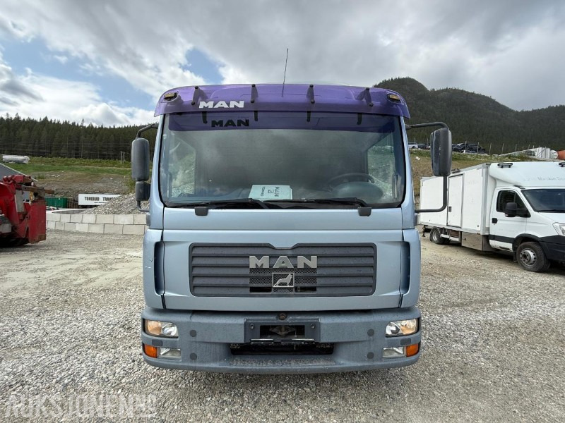 Камион фургон 2005 MAN TGL 8.180 skapbil med løftelem: снимка 8