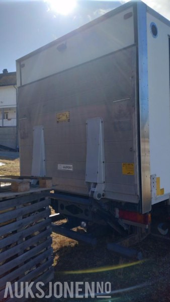 2006 Mercedes-Benz 818/33AT 7,5 skapbil ryggekamera s+v dekk kjetting - Камион фургон: снимка 4 2006 Mercedes-Benz 818/33AT 7,5 skapbil ryggekamera s+v dekk kjetting - Камион фургон: снимка 4