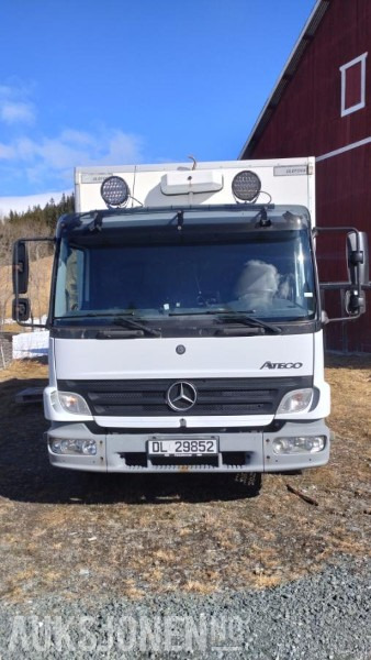 2006 Mercedes-Benz 818/33AT 7,5 skapbil ryggekamera s+v dekk kjetting - Камион фургон: снимка 2 2006 Mercedes-Benz 818/33AT 7,5 skapbil ryggekamera s+v dekk kjetting - Камион фургон: снимка 2