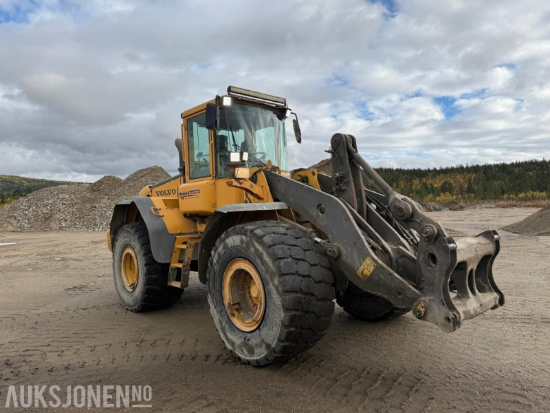2006 Volvo L120E - Sentralsmøring - 14887 timer - Колесен товарач: снимка 3 2006 Volvo L120E - Sentralsmøring - 14887 timer - Колесен товарач: снимка 3