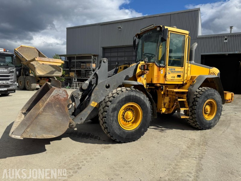 Колесен товарач 2006 Volvo L70E med skuffe: снимка 1