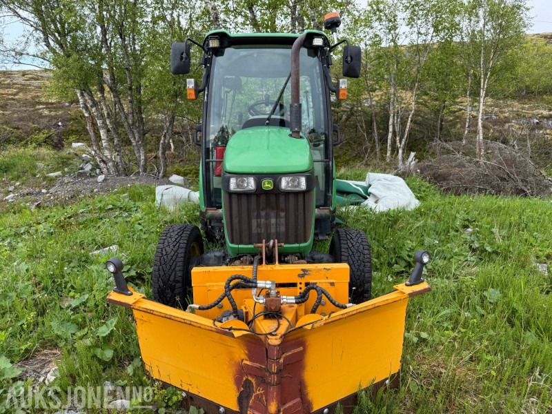 2007 John Deere 3520 - Frontlaster - MYE UTSTYR! - Трактор: снимка 2 2007 John Deere 3520 - Frontlaster - MYE UTSTYR! - Трактор: снимка 2