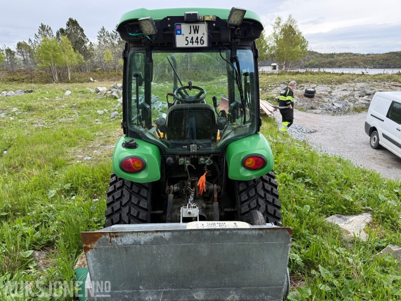 2007 John Deere 3520 - Frontlaster - MYE UTSTYR! - Трактор: снимка 5 2007 John Deere 3520 - Frontlaster - MYE UTSTYR! - Трактор: снимка 5