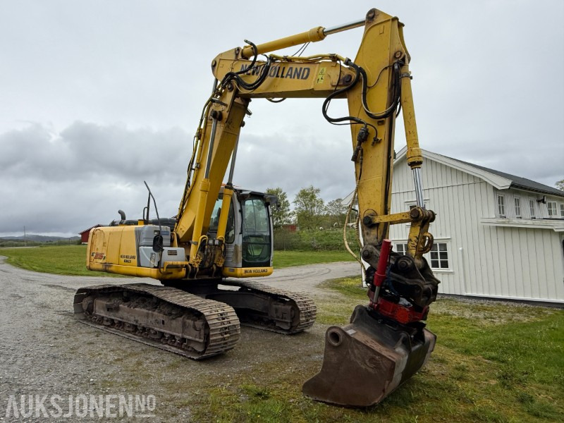 2008 Kobelco E215B Beltegraver - 2 skuffer - Rotortilt og leddet bom - Багер: снимка 3 2008 Kobelco E215B Beltegraver - 2 skuffer - Rotortilt og leddet bom - Багер: снимка 3
