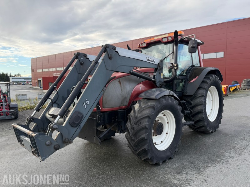 2008 Valtra T-180 Traktor med frontlaster / 1362 timer - Трактор: снимка 1 2008 Valtra T-180 Traktor med frontlaster / 1362 timer - Трактор: снимка 1