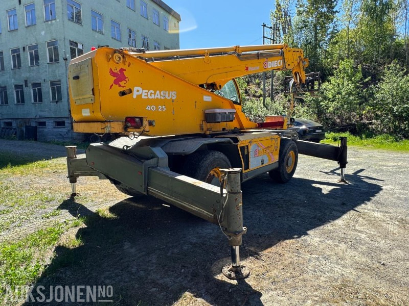 2009 Dieci Pegasus 40.25 rundtomsvingende teleskoptruck med kurv / vinsj / pallegaffler - Телескопичен товарач: снимка 5 2009 Dieci Pegasus 40.25 rundtomsvingende teleskoptruck med kurv / vinsj / pallegaffler - Телескопичен товарач: снимка 5