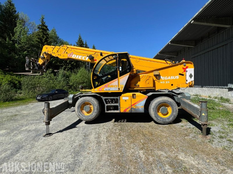 2009 Dieci Pegasus 40.25 rundtomsvingende teleskoptruck med kurv / vinsj / pallegaffler - Телескопичен товарач: снимка 2 2009 Dieci Pegasus 40.25 rundtomsvingende teleskoptruck med kurv / vinsj / pallegaffler - Телескопичен товарач: снимка 2