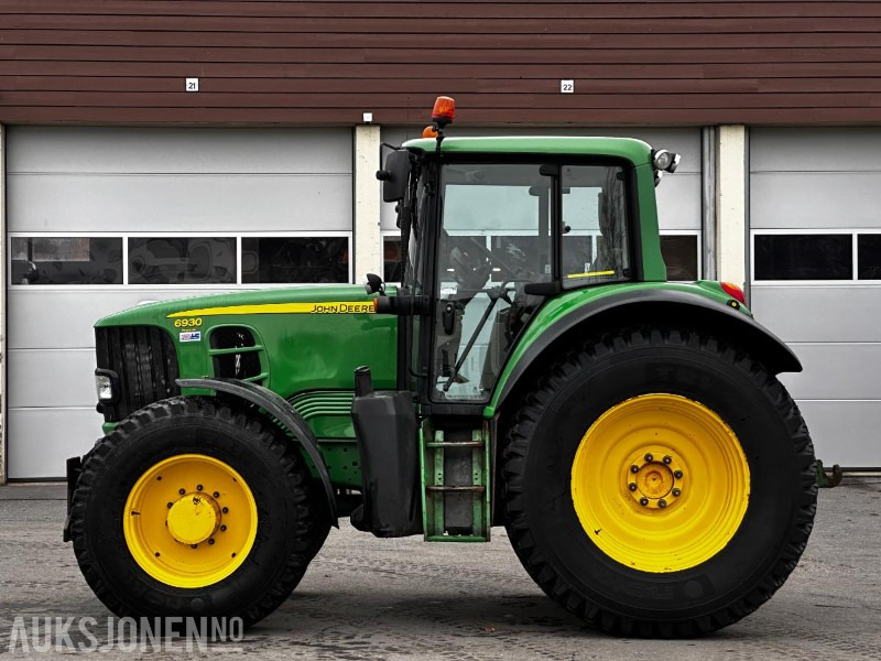 2009 John Deere 6930 Premium traktor - Трактор: снимка 2 2009 John Deere 6930 Premium traktor - Трактор: снимка 2