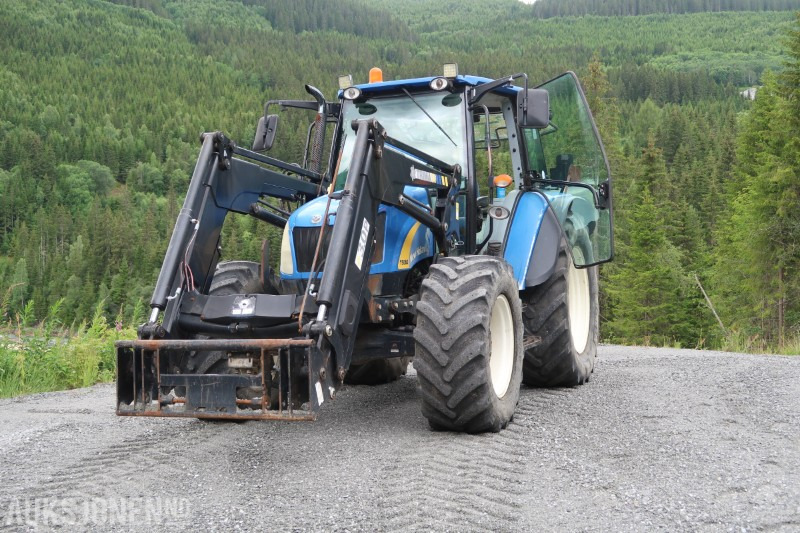2009 New Holland T5060 Traktor / 8550 timer - Трактор: снимка 2 2009 New Holland T5060 Traktor / 8550 timer - Трактор: снимка 2