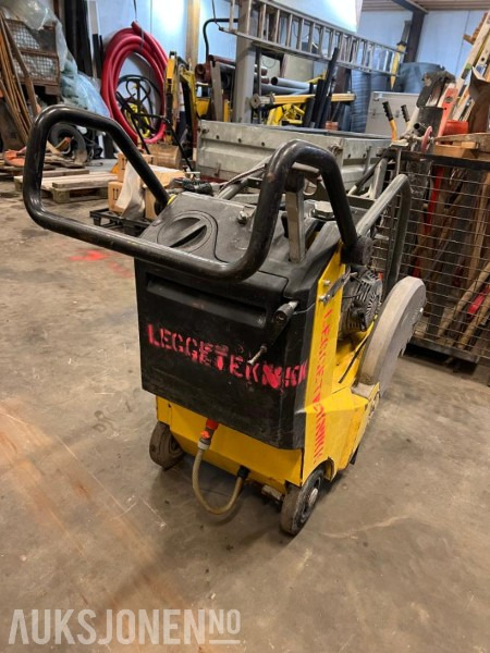 2009 Wacker Neuson BFS 1350AL - Asfalt og betongsag. - Строително оборудване: снимка 4 2009 Wacker Neuson BFS 1350AL - Asfalt og betongsag. - Строително оборудване: снимка 4