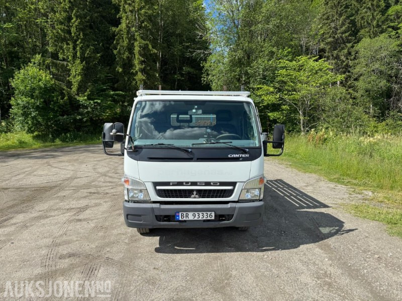 2010 Fuso FUSO 7C15 Bakmontert kran Treveis tipp Høye lemmer - Самосвал камион: снимка 2 2010 Fuso FUSO 7C15 Bakmontert kran Treveis tipp Høye lemmer - Самосвал камион: снимка 2