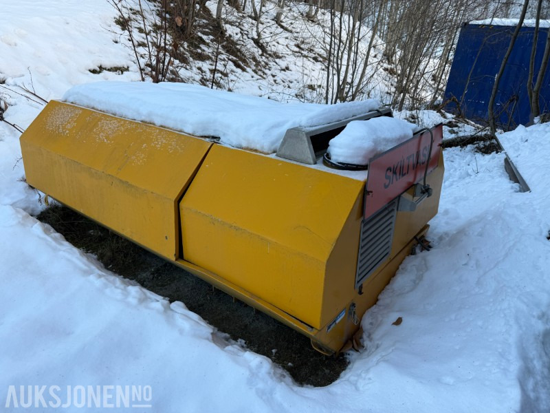 2010 Skiltvasker, feiekost og sandspreder - Строително оборудване: снимка 1 2010 Skiltvasker, feiekost og sandspreder - Строително оборудване: снимка 1