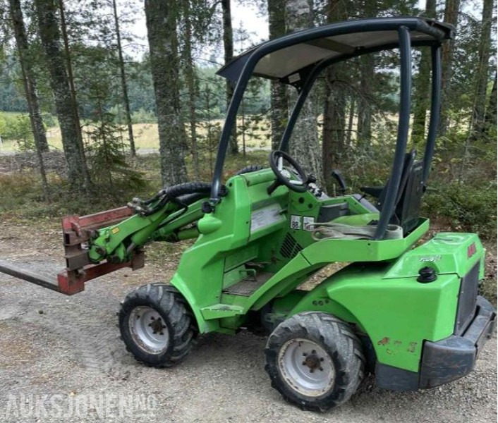 2011 Avant 520 - Мини челен товарач: снимка 1 2011 Avant 520 - Мини челен товарач: снимка 1