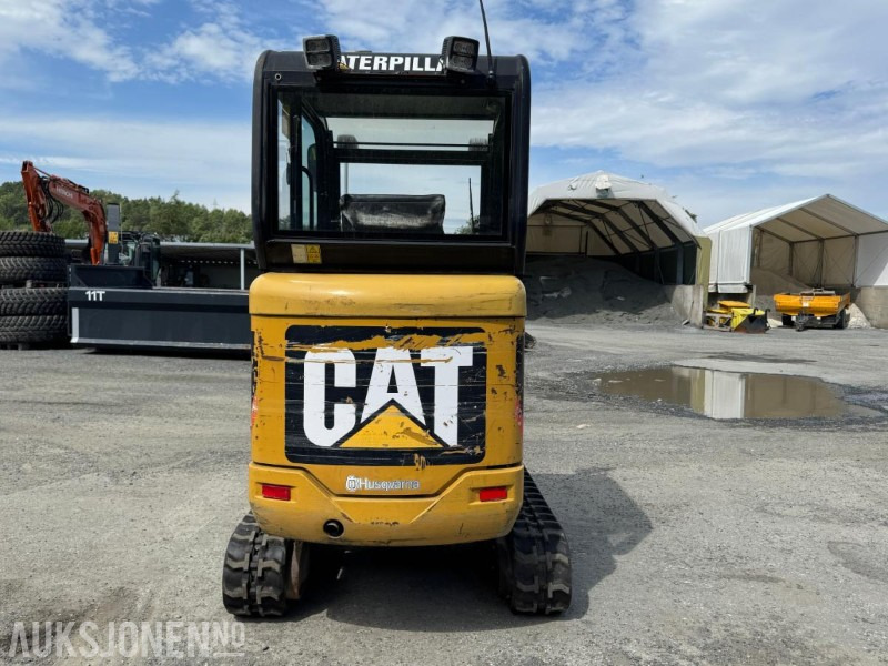 Мини багер 2011 Cat 301.8 minigraver m/Smalskuffe og hydraulisk pusseskuffe: снимка 8