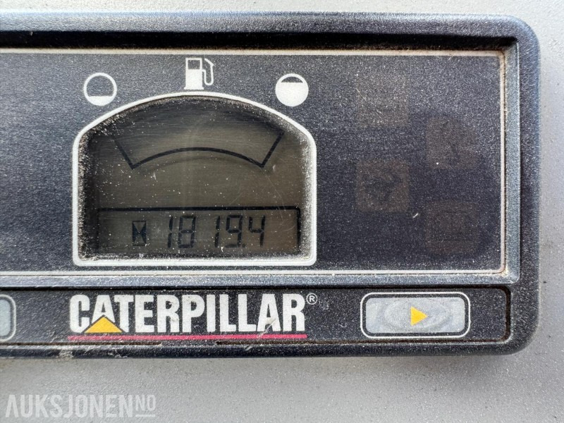 Мини багер 2011 Cat 301.8 minigraver m/Smalskuffe og hydraulisk pusseskuffe: снимка 16