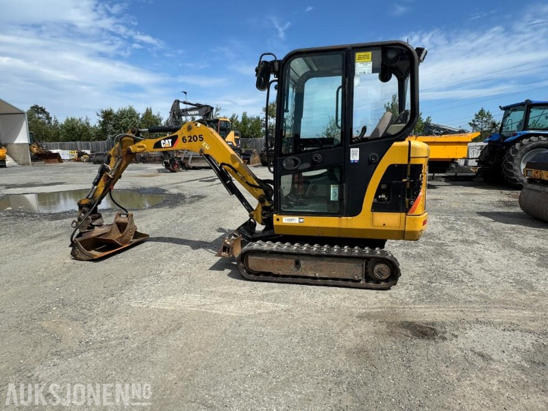Мини багер 2011 Cat 301.8 minigraver m/Smalskuffe og hydraulisk pusseskuffe: снимка 10