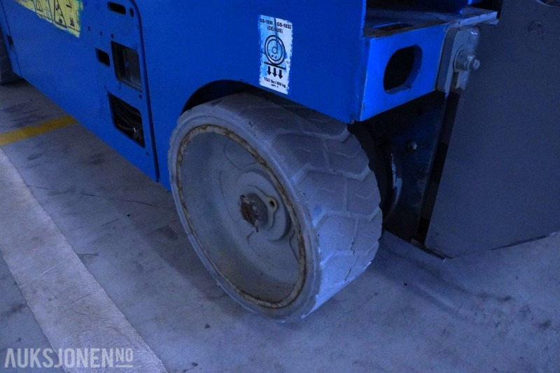 2011 Genie GS-1932 batteridrevet sakselift - 7,8m arbeidshøyde - Работна площадка: снимка 4 2011 Genie GS-1932 batteridrevet sakselift - 7,8m arbeidshøyde - Работна площадка: снимка 4