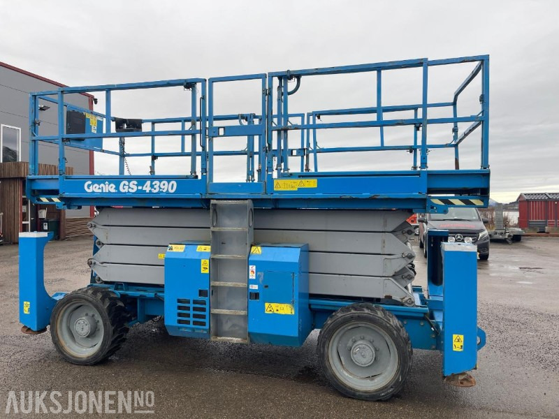 2011 Genie GS 4390 Sakselift, 1698 timer - Работна площадка: снимка 4 2011 Genie GS 4390 Sakselift, 1698 timer - Работна площадка: снимка 4