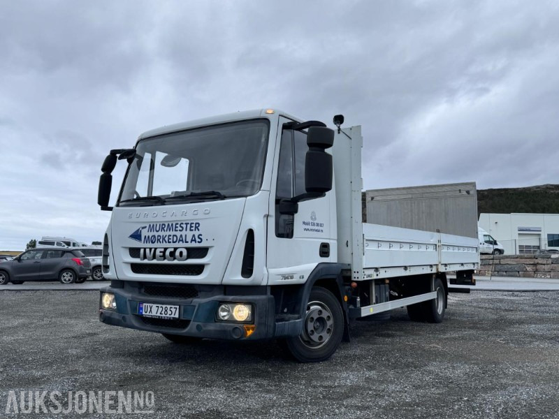 2011 Iveco Eurocargo 75E18 E5 - 4x2 - Planbil med løftelem - Gått 63.147 km - Бордови камион: снимка 1 2011 Iveco Eurocargo 75E18 E5 - 4x2 - Planbil med løftelem - Gått 63.147 km - Бордови камион: снимка 1