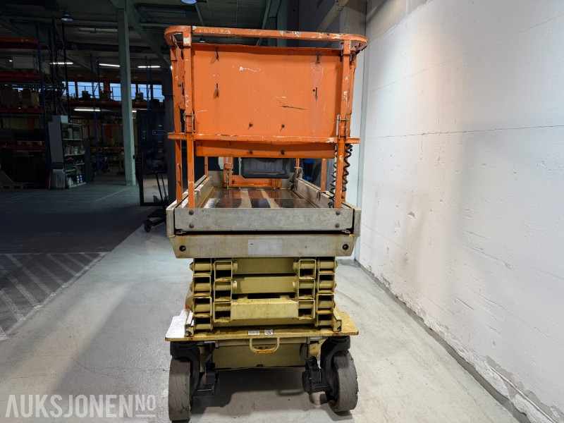 2011 JLG 3246ES Sakselift 11,68 m – 315 timer - Работна площадка: снимка 3 2011 JLG 3246ES Sakselift 11,68 m – 315 timer - Работна площадка: снимка 3