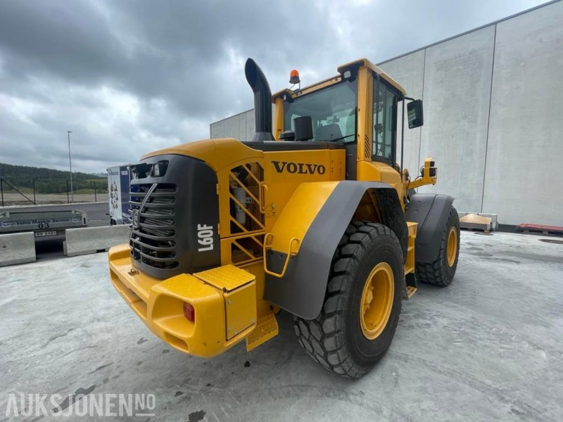 2011 VOLVO L60F HJULLASTER - SPAKSTYRING - NYE DEKK - BBS - 3-4 FUNKSJON - PALLEGAFLER - SKUFFE - KAMERA - MYE PÅKOSTET! - Колесен товарач: снимка 3 2011 VOLVO L60F HJULLASTER - SPAKSTYRING - NYE DEKK - BBS - 3-4 FUNKSJON - PALLEGAFLER - SKUFFE - KAMERA - MYE PÅKOSTET! - Колесен товарач: снимка 3