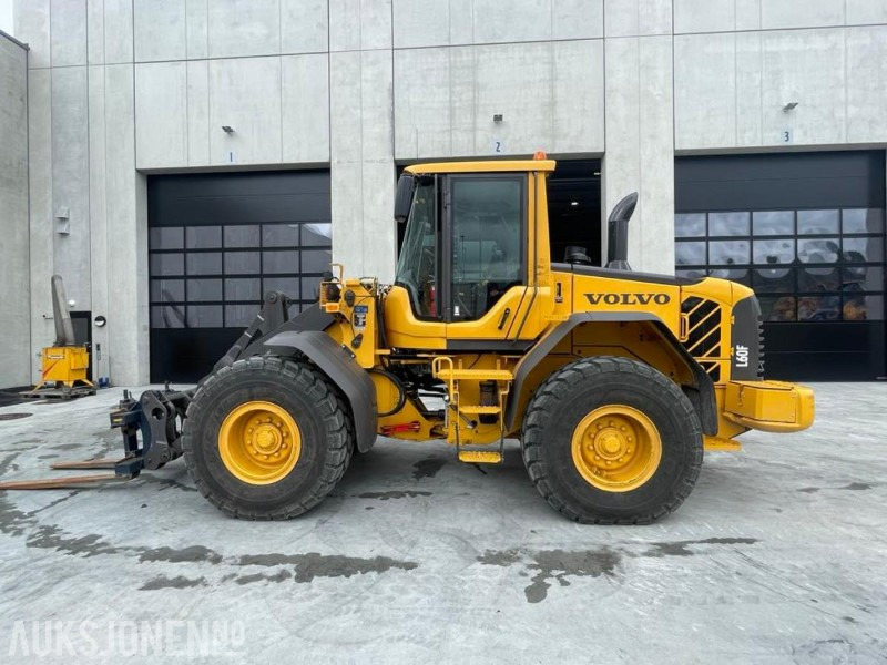 2011 VOLVO L60F HJULLASTER - SPAKSTYRING - NYE DEKK - BBS - 3-4 FUNKSJON - PALLEGAFLER - SKUFFE - KAMERA - MYE PÅKOSTET! - Колесен товарач: снимка 5 2011 VOLVO L60F HJULLASTER - SPAKSTYRING - NYE DEKK - BBS - 3-4 FUNKSJON - PALLEGAFLER - SKUFFE - KAMERA - MYE PÅKOSTET! - Колесен товарач: снимка 5