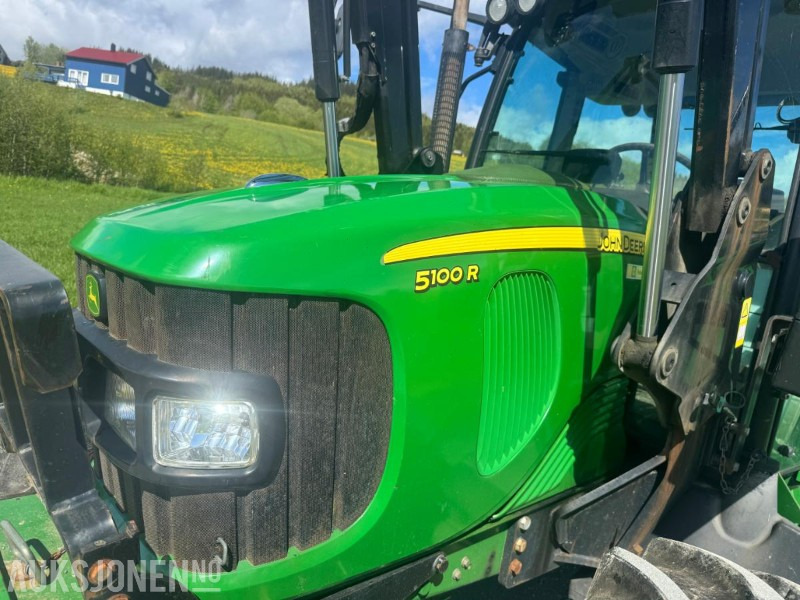 2012 John Deere 5100R 40 km med laster - Трактор: снимка 4 2012 John Deere 5100R 40 km med laster - Трактор: снимка 4