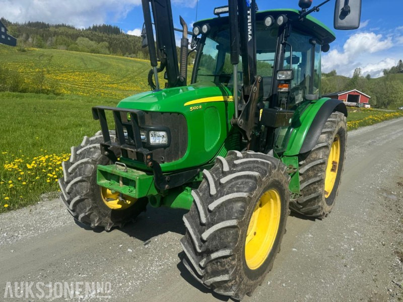 2012 John Deere 5100R 40 km med laster - Трактор: снимка 2 2012 John Deere 5100R 40 km med laster - Трактор: снимка 2