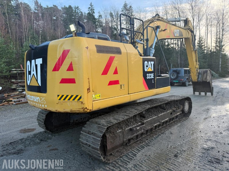 2013 Cat 323 BELTEGRAVER SERVICEHISTORIKK 2 SKUFFER SENTRALSMØRING KUN 2 EIERE. - Багер: снимка 5 2013 Cat 323 BELTEGRAVER SERVICEHISTORIKK 2 SKUFFER SENTRALSMØRING KUN 2 EIERE. - Багер: снимка 5