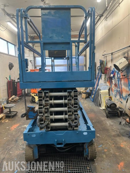 2013 Genie GS4047 14 meter elektrisk sakselift, årskontrollert, 393 timer - Работна площадка: снимка 2 2013 Genie GS4047 14 meter elektrisk sakselift, årskontrollert, 393 timer - Работна площадка: снимка 2