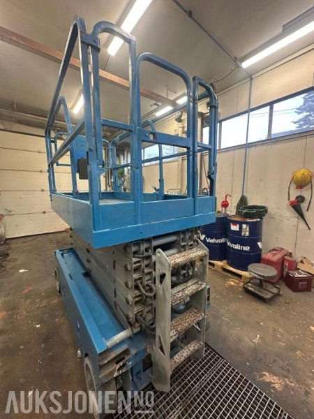 2013 Genie GS4047 14 meter elektrisk sakselift, årskontrollert, 393 timer - Работна площадка: снимка 4 2013 Genie GS4047 14 meter elektrisk sakselift, årskontrollert, 393 timer - Работна площадка: снимка 4