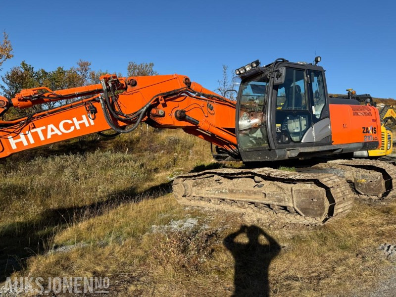 2013 Hitachi Zaxis 210LC - Багер: снимка 2 2013 Hitachi Zaxis 210LC - Багер: снимка 2