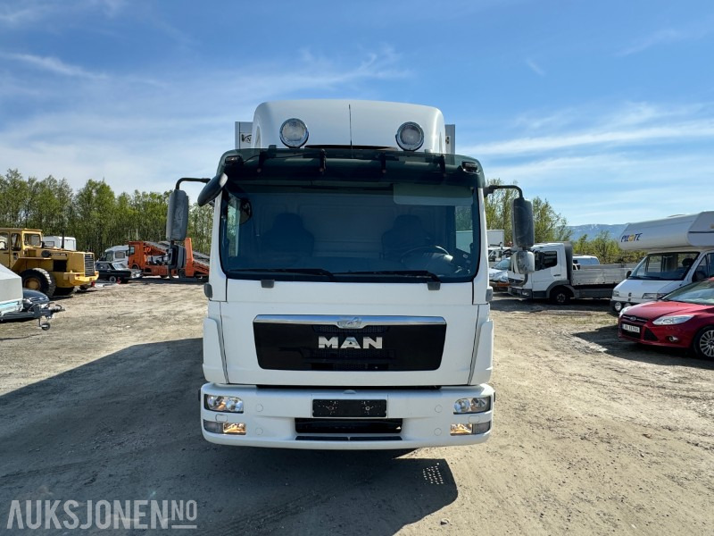 2013 MAN TGL 8.220 4X2BL - 18PL Carrier Frys - Bakløft - EU-Godkjent - Камион фургон: снимка 2 2013 MAN TGL 8.220 4X2BL - 18PL Carrier Frys - Bakløft - EU-Godkjent - Камион фургон: снимка 2