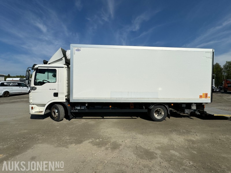 2013 MAN TGL 8.220 4X2BL - 18PL Carrier Frys - Bakløft - EU-Godkjent - Камион фургон: снимка 3 2013 MAN TGL 8.220 4X2BL - 18PL Carrier Frys - Bakløft - EU-Godkjent - Камион фургон: снимка 3