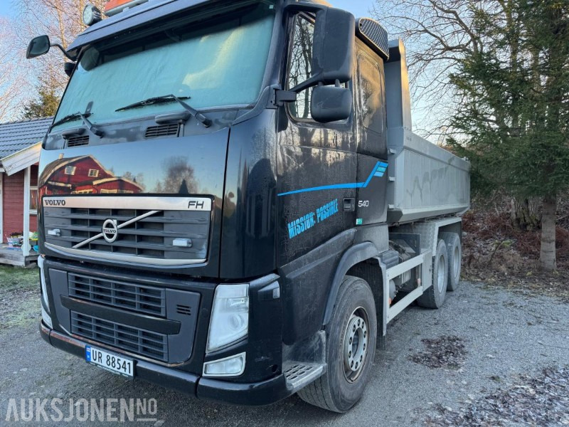 2013 Volvo FH540 6X4 MAUR DUMPER TIPP HYDRAULIKK EU OK 11.2026 - Самосвал камион: снимка 2 2013 Volvo FH540 6X4 MAUR DUMPER TIPP HYDRAULIKK EU OK 11.2026 - Самосвал камион: снимка 2