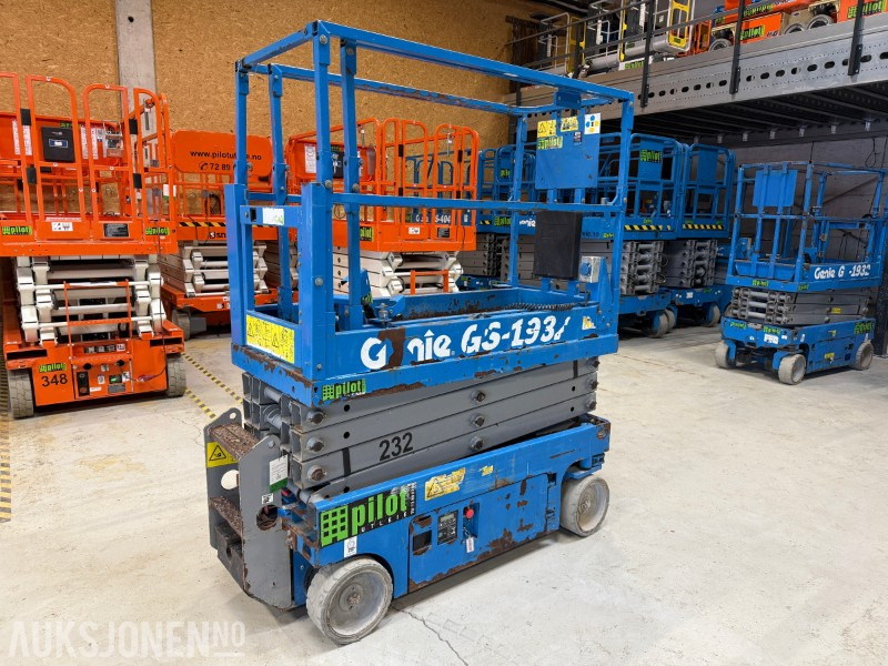 2014 Genie 1932 - Работна площадка: снимка 1 2014 Genie 1932 - Работна площадка: снимка 1