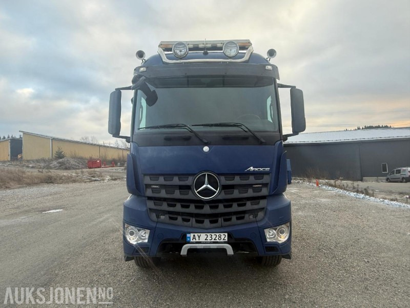 2014 Mercedes-Benz Arocs KROKBIL M/DUMPERKASSE EURO 6 SERVICEHISTORIKK NYLIG EU-GODKJENT 510HK - Мултилифт с кука камион: снимка 3 2014 Mercedes-Benz Arocs KROKBIL M/DUMPERKASSE EURO 6 SERVICEHISTORIKK NYLIG EU-GODKJENT 510HK - Мултилифт с кука камион: снимка 3