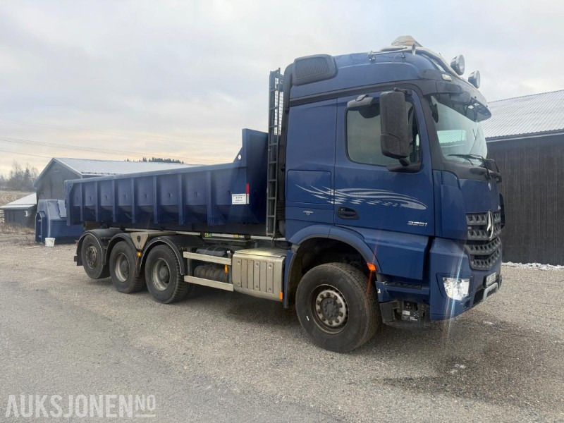 2014 Mercedes-Benz Arocs KROKBIL M/DUMPERKASSE EURO 6 SERVICEHISTORIKK NYLIG EU-GODKJENT 510HK - Мултилифт с кука камион: снимка 2 2014 Mercedes-Benz Arocs KROKBIL M/DUMPERKASSE EURO 6 SERVICEHISTORIKK NYLIG EU-GODKJENT 510HK - Мултилифт с кука камион: снимка 2