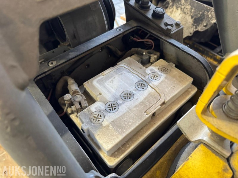 Валяк 2014 Wacker Neuson vibroplater deler og repobjekt: снимка 8 Валяк 2014 Wacker Neuson vibroplater deler og repobjekt: снимка 8