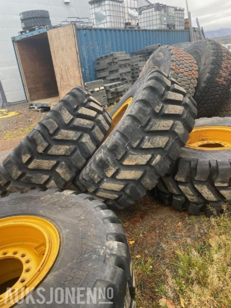 2015 4 Stk 20,5/25 GoodYear hjullasterdekk - Колесен товарач: снимка 3 2015 4 Stk 20,5/25 GoodYear hjullasterdekk - Колесен товарач: снимка 3