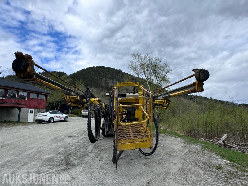 2015 Atlas Copco Boomer M2C - Gruve- og tunellborerigg - 2 boms rigg med personkurv - Пробивна машина: снимка 4 2015 Atlas Copco Boomer M2C - Gruve- og tunellborerigg - 2 boms rigg med personkurv - Пробивна машина: снимка 4