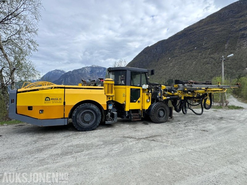 2015 Atlas Copco Boomer M2C - Gruve- og tunellborerigg - 2 boms rigg med personkurv - Пробивна машина: снимка 5 2015 Atlas Copco Boomer M2C - Gruve- og tunellborerigg - 2 boms rigg med personkurv - Пробивна машина: снимка 5