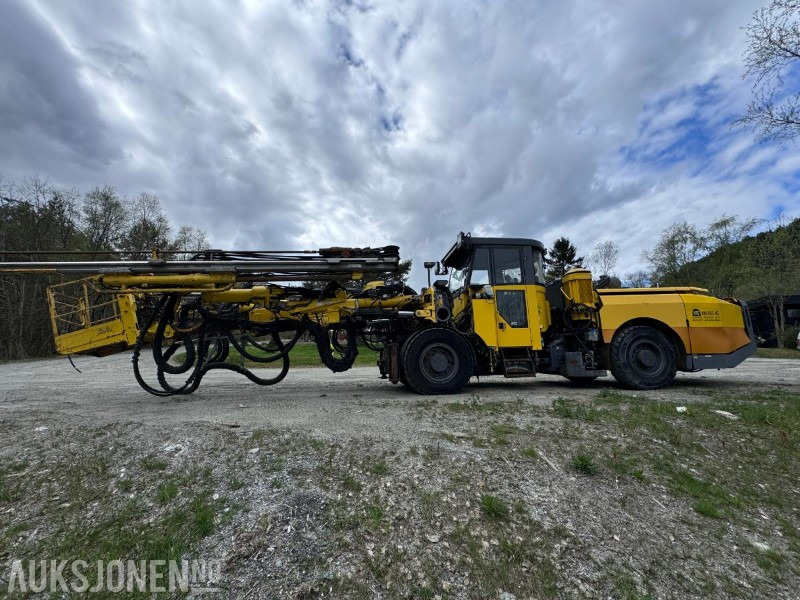 2015 Atlas Copco Boomer M2C - Gruve- og tunellborerigg - 2 boms rigg med personkurv - Пробивна машина: снимка 2 2015 Atlas Copco Boomer M2C - Gruve- og tunellborerigg - 2 boms rigg med personkurv - Пробивна машина: снимка 2
